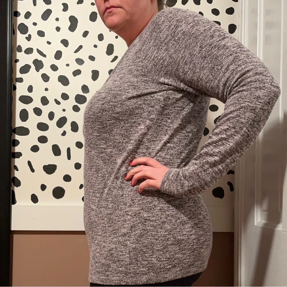American Eagle v-neck sweater - Picture 3 of 3